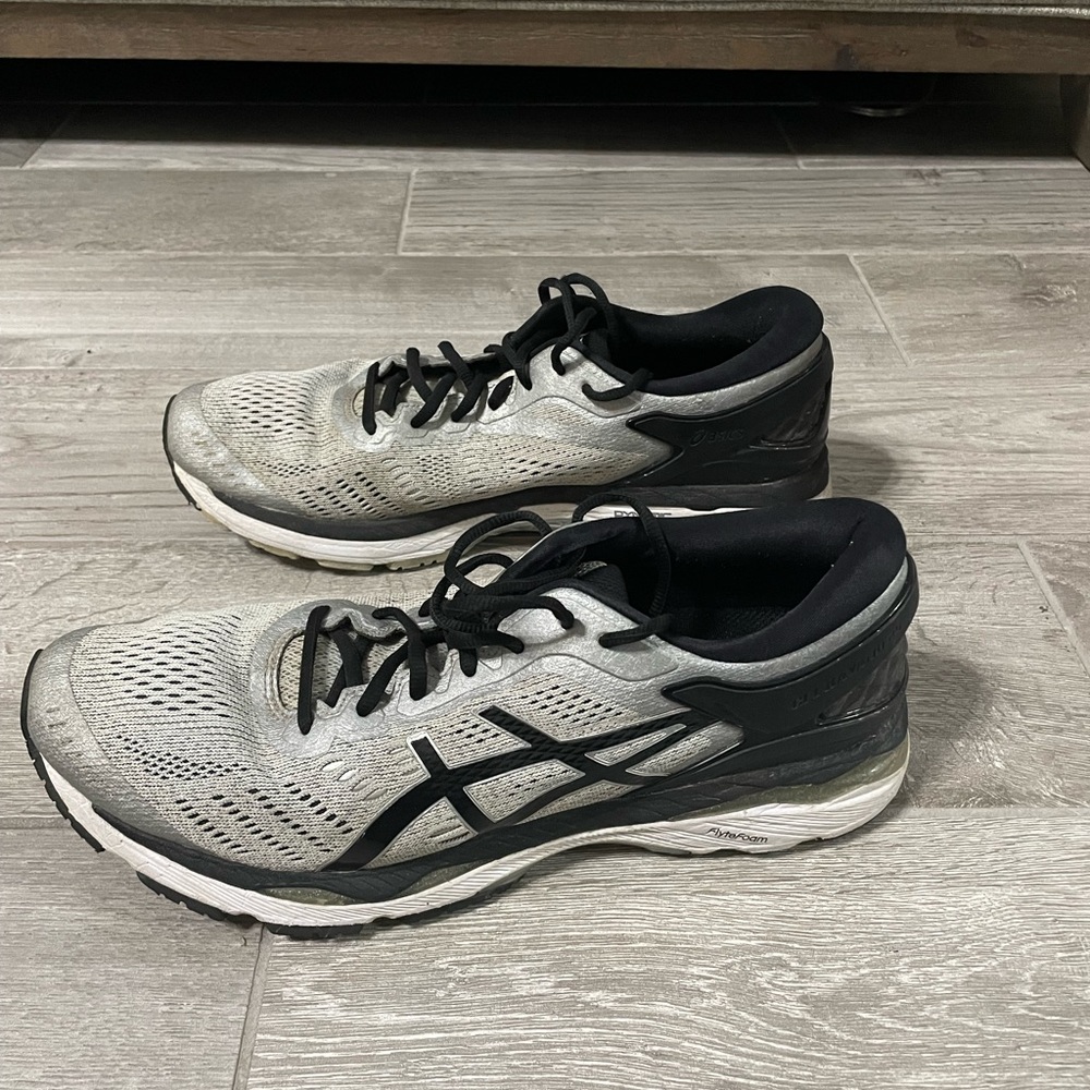 ASICS - Picture 3 of 4